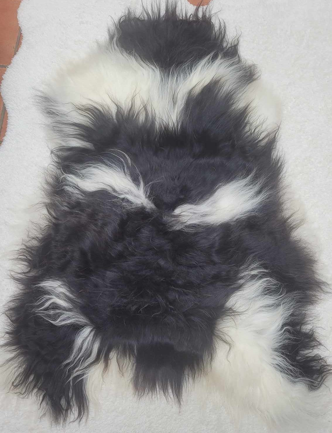 Shaggy Natural Island Sheepskin Black and White